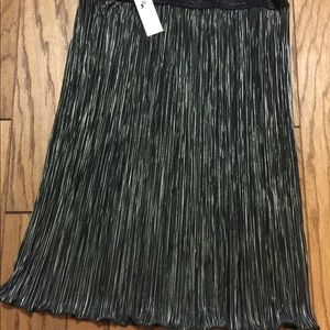 Pleated plus size skirt